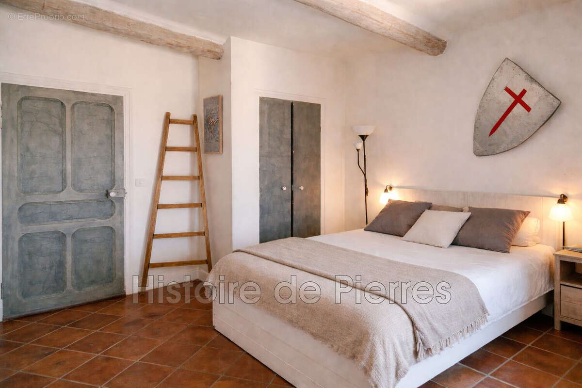 Maison à LA GARDE-FREINET
