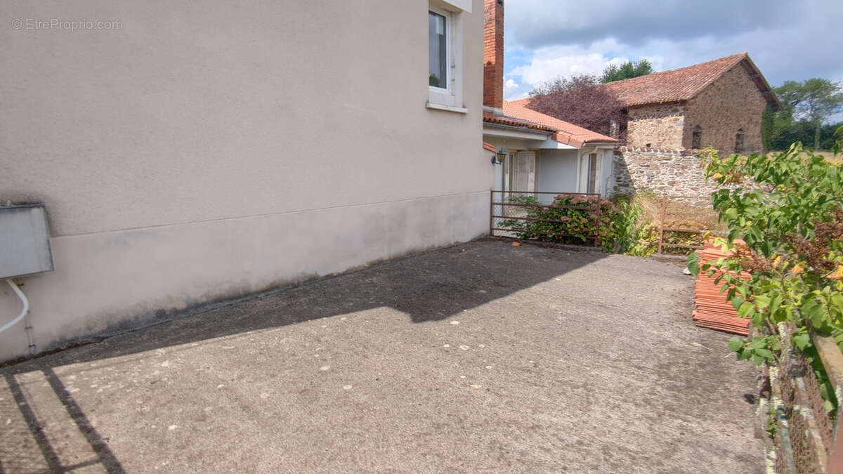 Maison à SAINT-YRIEIX-SOUS-AIXE