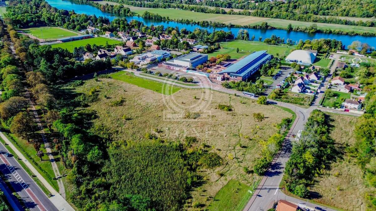 Terrain à ROSNY-SUR-SEINE
