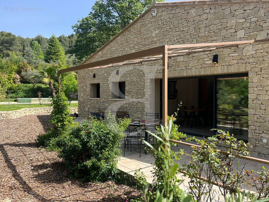 Maison à L'ISLE-SUR-LA-SORGUE