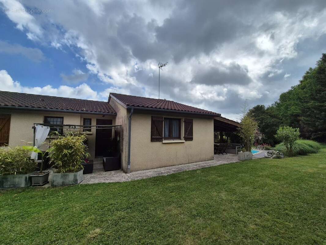 Maison à MONTAUT-LES-CRENEAUX