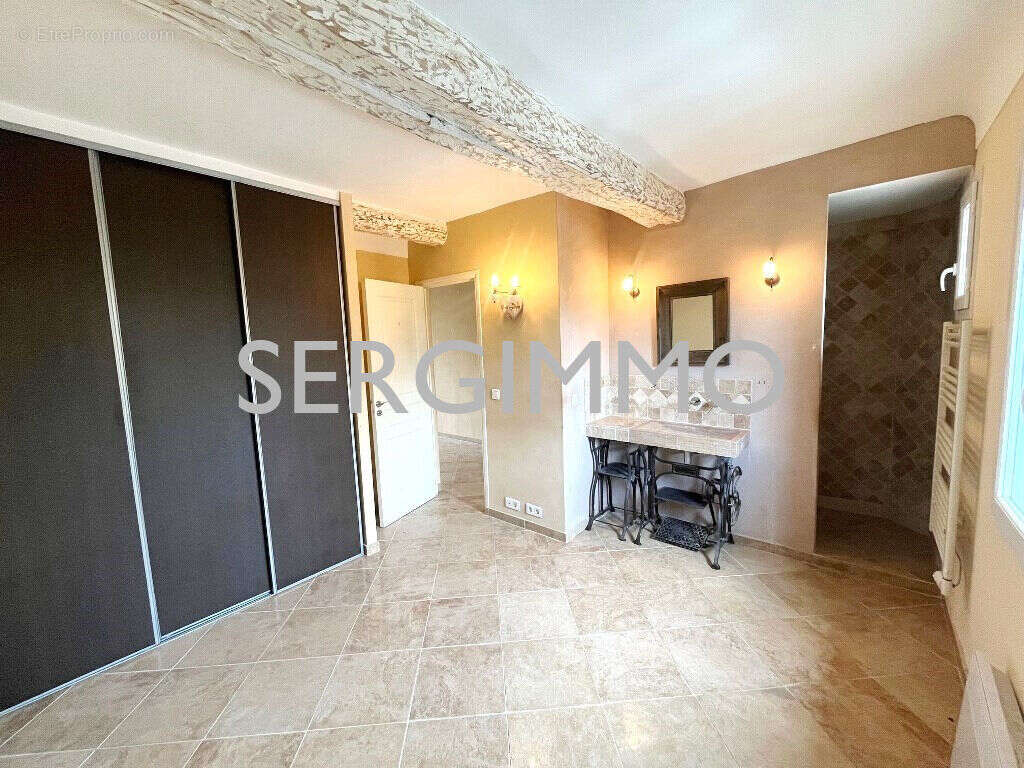 Appartement à MONTAUROUX