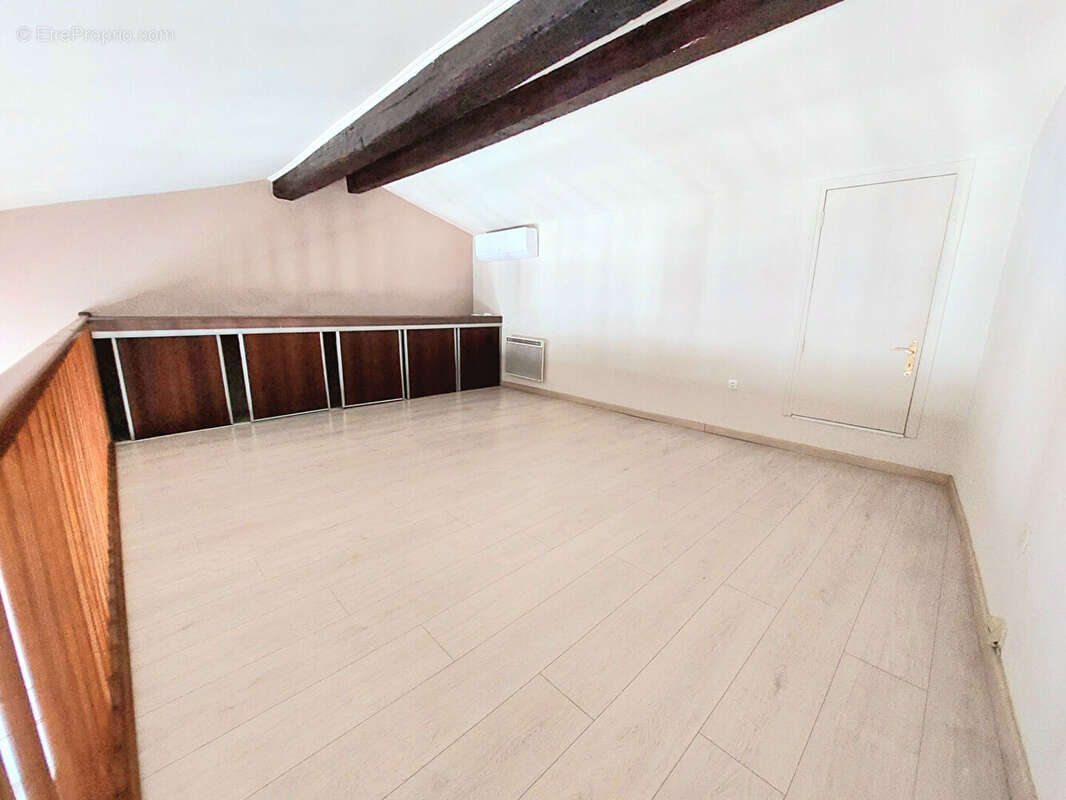Maison individuelle divisée en 2 appartements rapport locatif secteur Pelloutier - photo 12