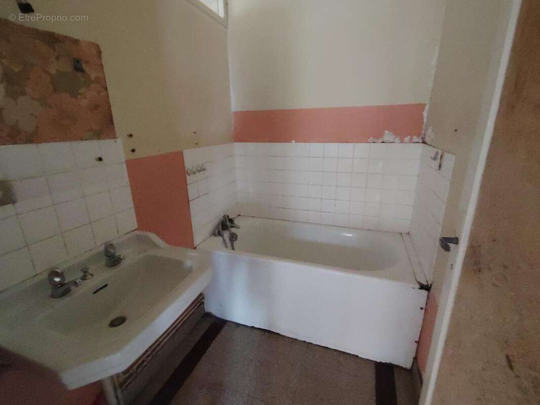 Photo 7 - Maison à FONTAINE-LES-GRES