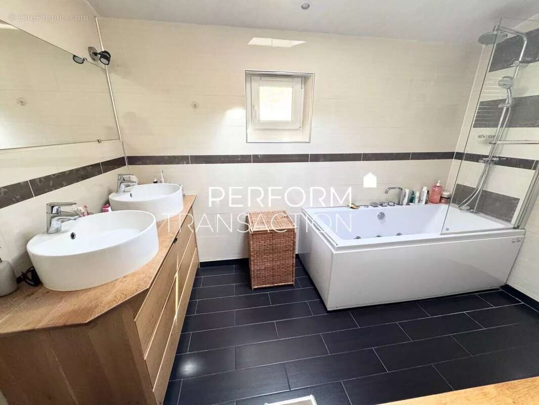 Maison à SAINT-PAUL-DE-VARCES