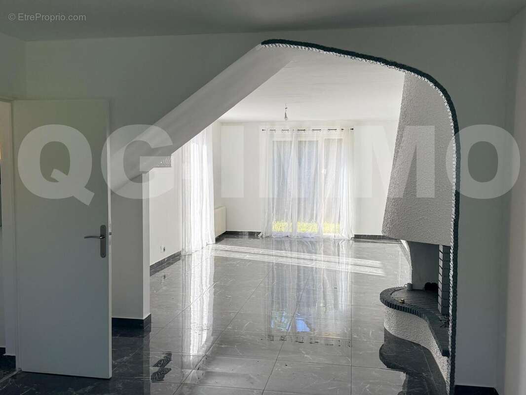 0e8c2af8-1ec5-41da-b00f-5428f7a74776 - Maison à OZOIR-LA-FERRIERE