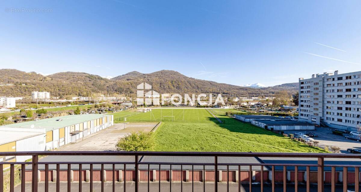 Appartement à SAINT-MARTIN-D'HERES