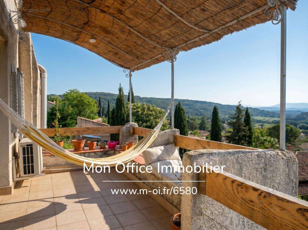 Appartement à EGUILLES