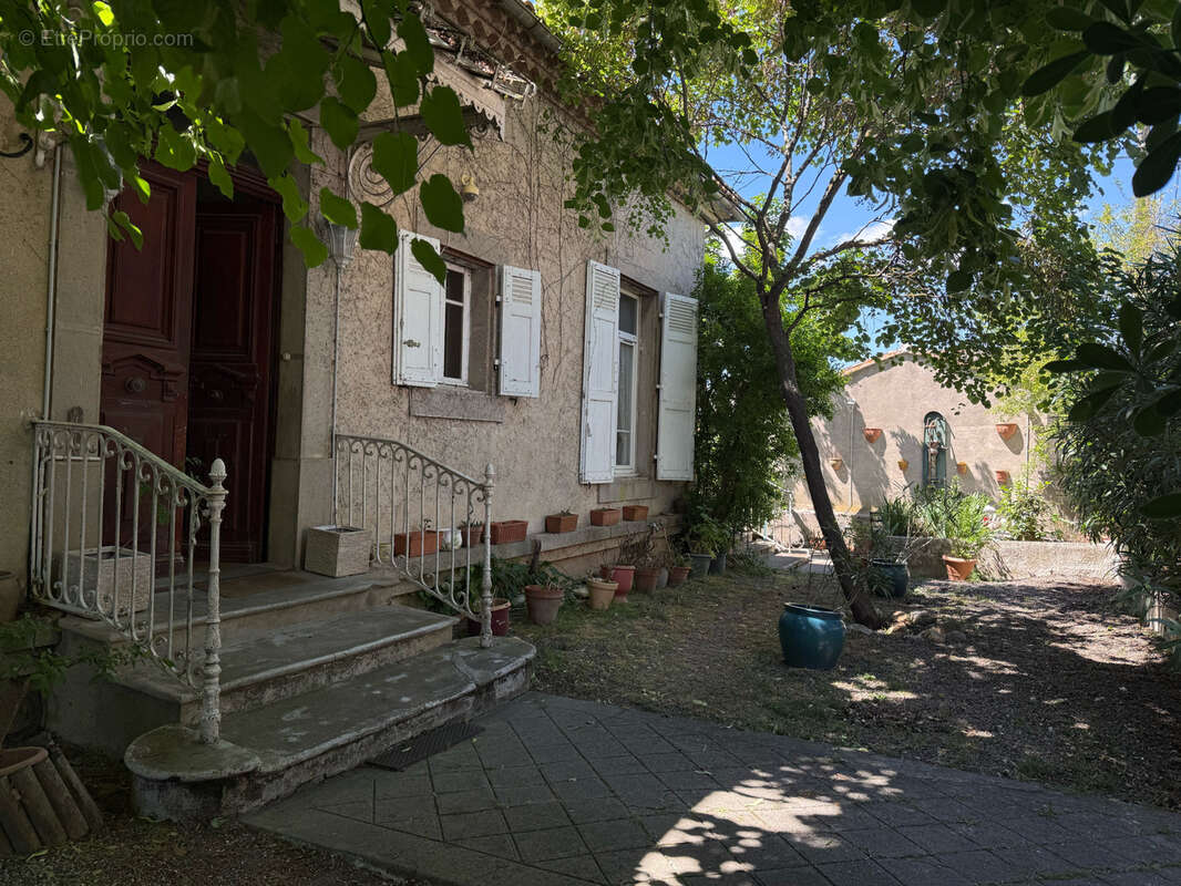 Demeure de caractère au cœur d'un écrin de verdure - photo 2