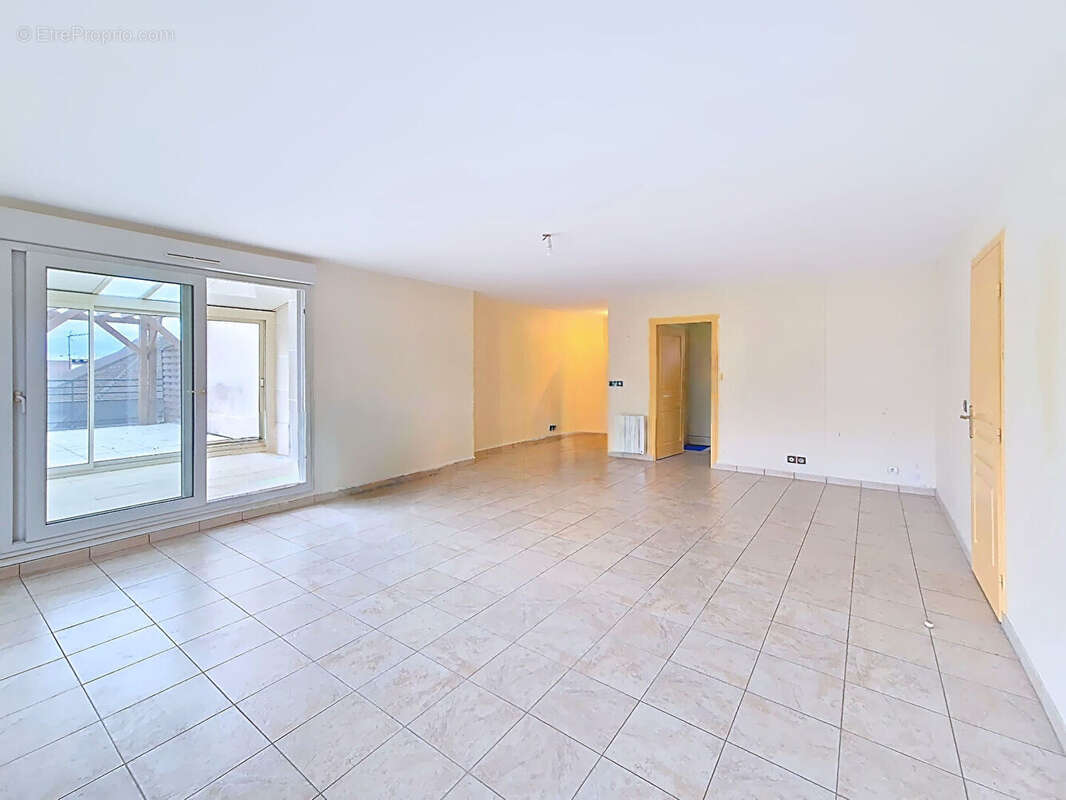 Appartement à L&#039;HAY-LES-ROSES