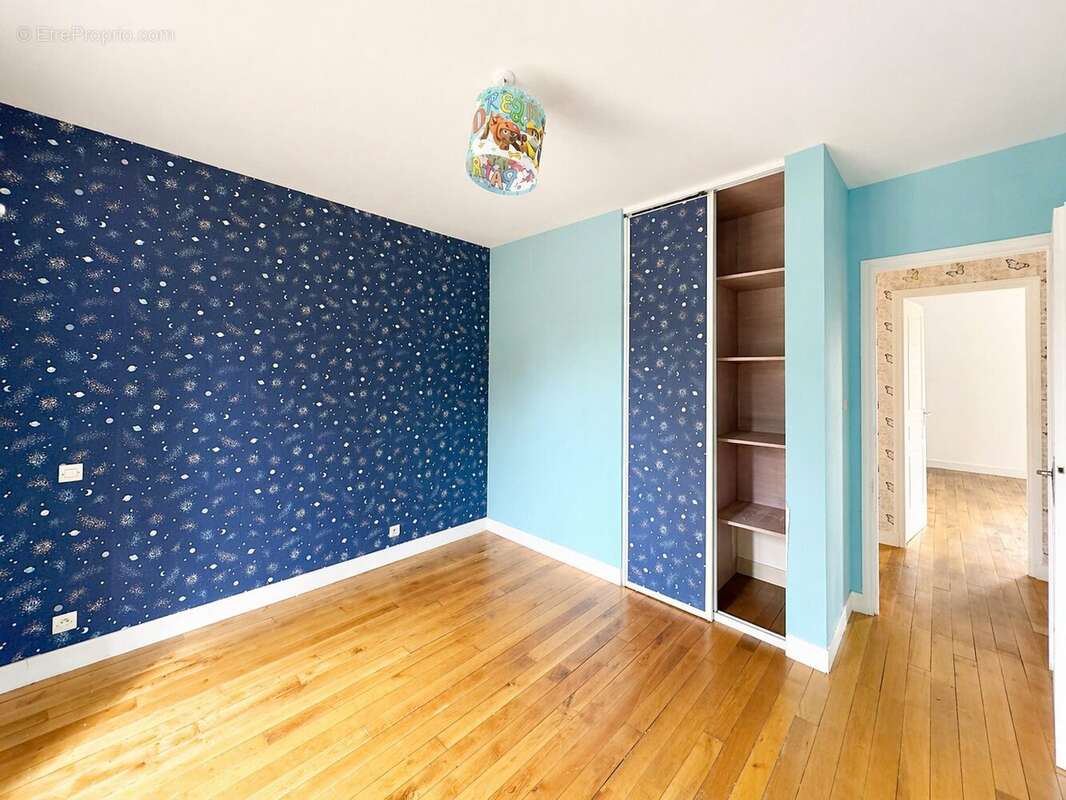 Autre vue chambre appartement n°1 - Appartement à EYMOUTIERS