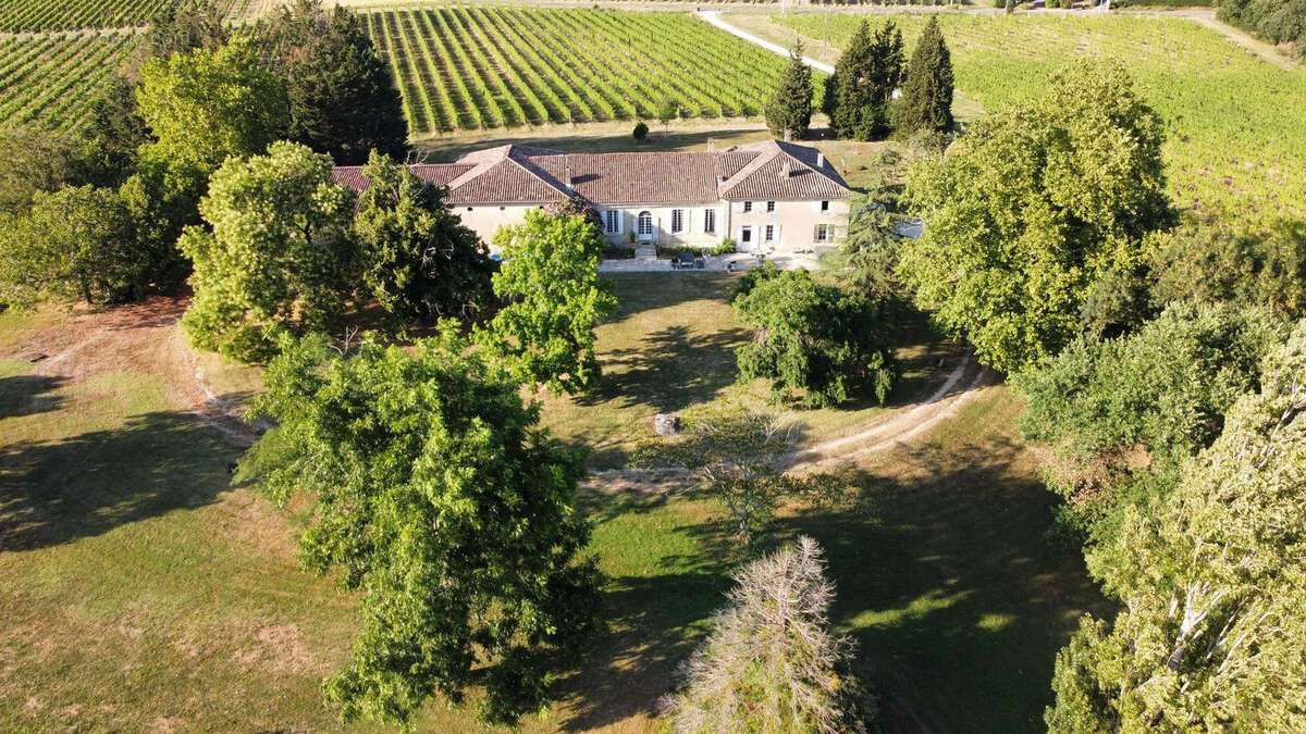 Propriété de caractère sur 2.5 hectares - photo 2