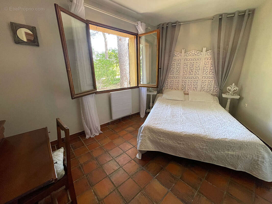 Maison à CHATEAUNEUF-LE-ROUGE