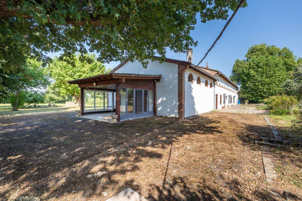 Maison 340 m² à Belberaud  - photo 4