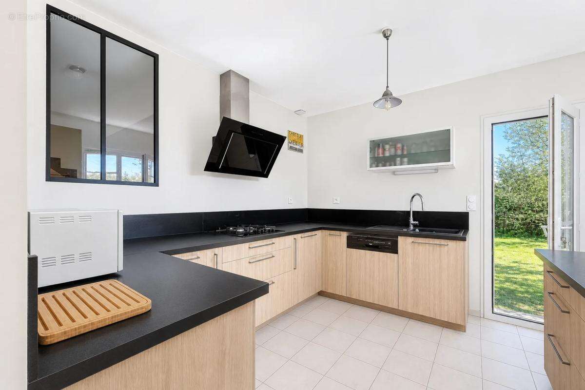 Un véritable havre de paix à 10 minutes des commodités – 160 m² - photo 4