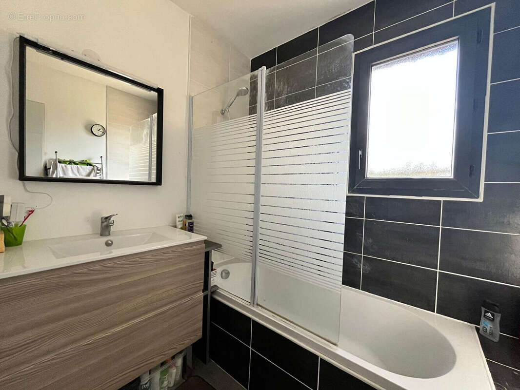 Maison à LA GARDE-ADHEMAR