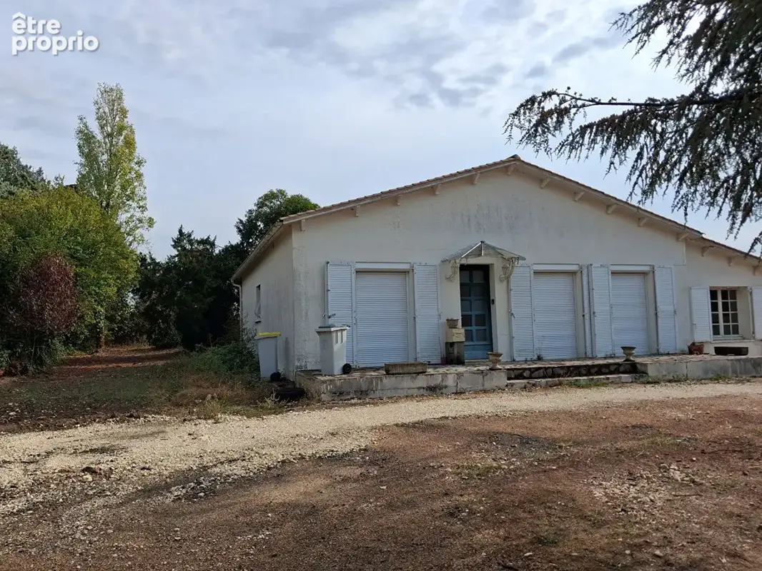 ECHILLAIS - Maison de 106 m² de plain-pied , 3 chambres, jardin. - photo 3