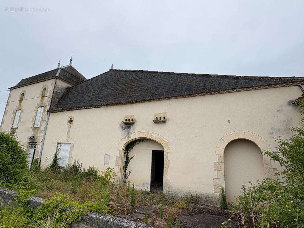 Château confidentiel à Massugas, dominant les côteaux, entre Pellegrue et Sauveterre de Guyenne - photo 7