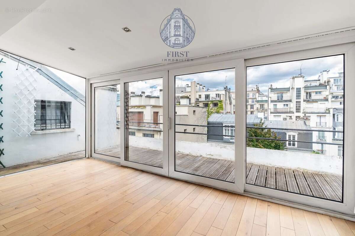 Appartement à PARIS-16E