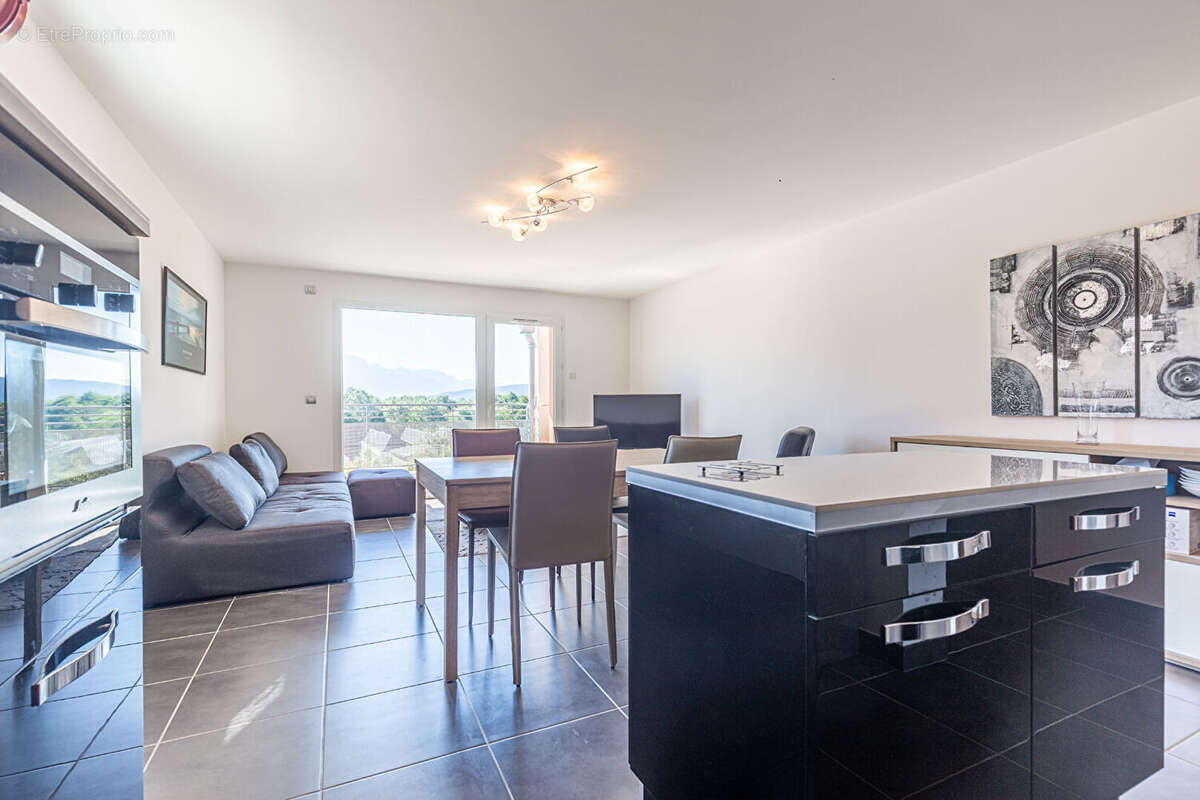 Appartement à POISY