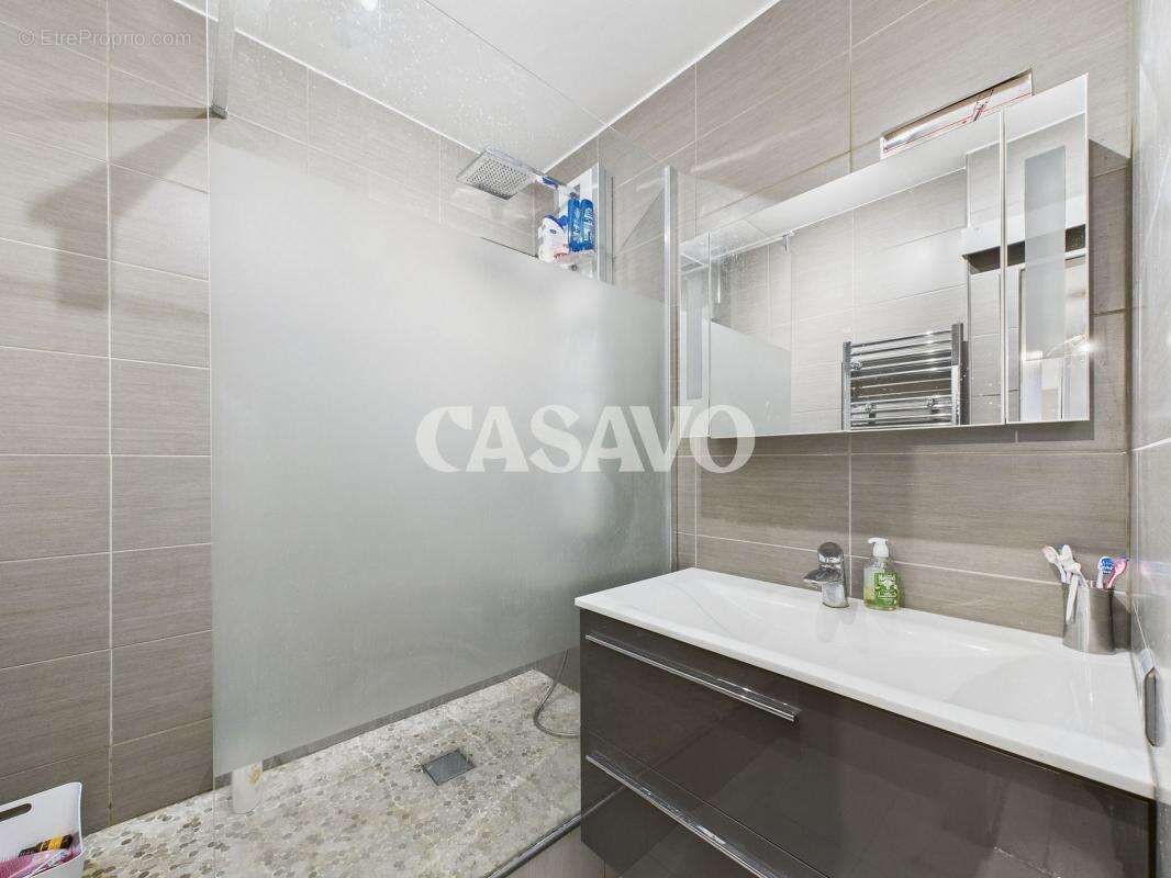 Appartement à CHARENTON-LE-PONT