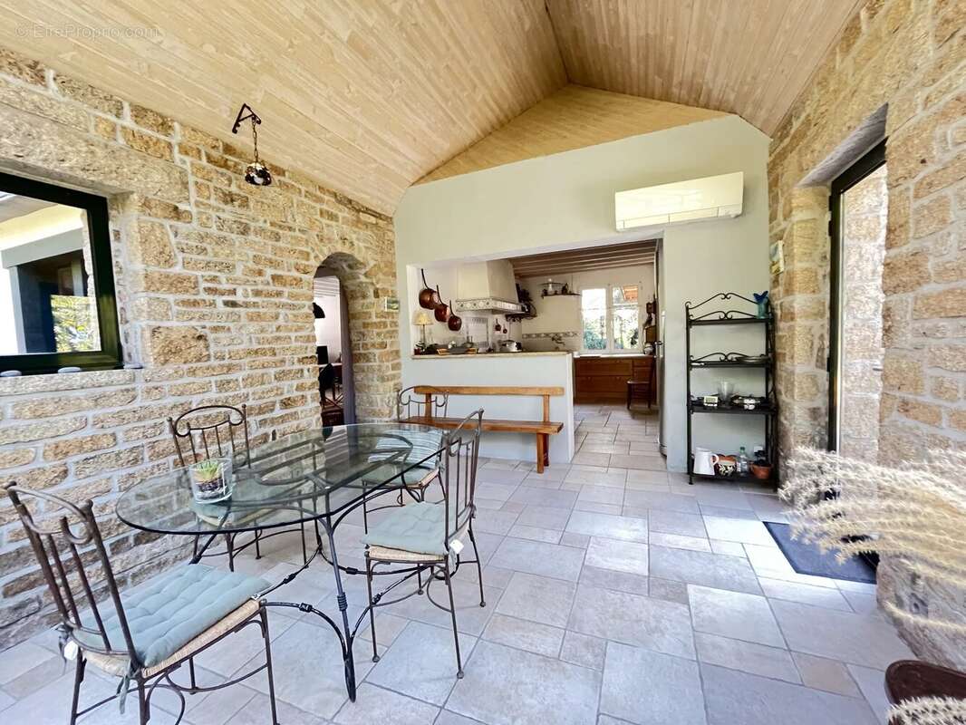 Maison à SAINT-ETIENNE-DE-MONTLUC