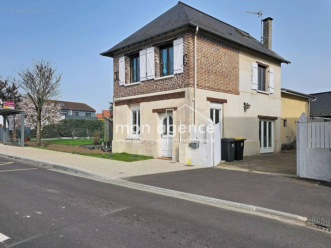 Maison à LA NEUVILLE-CHANT-D'OISEL