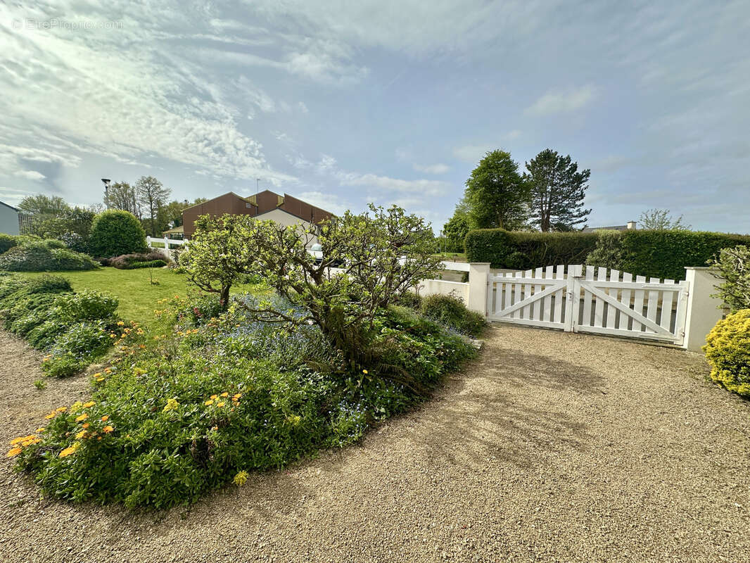 Maison à LA ROCHE-DERRIEN