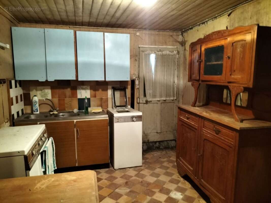 maison de bourg à vendre Mont Saint Jean cuisine - Maison à MONT-SAINT-JEAN
