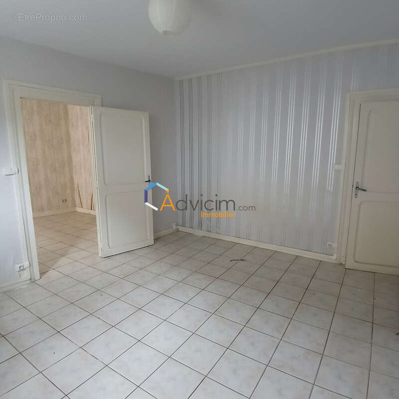 Maison à AINAY-LE-CHATEAU