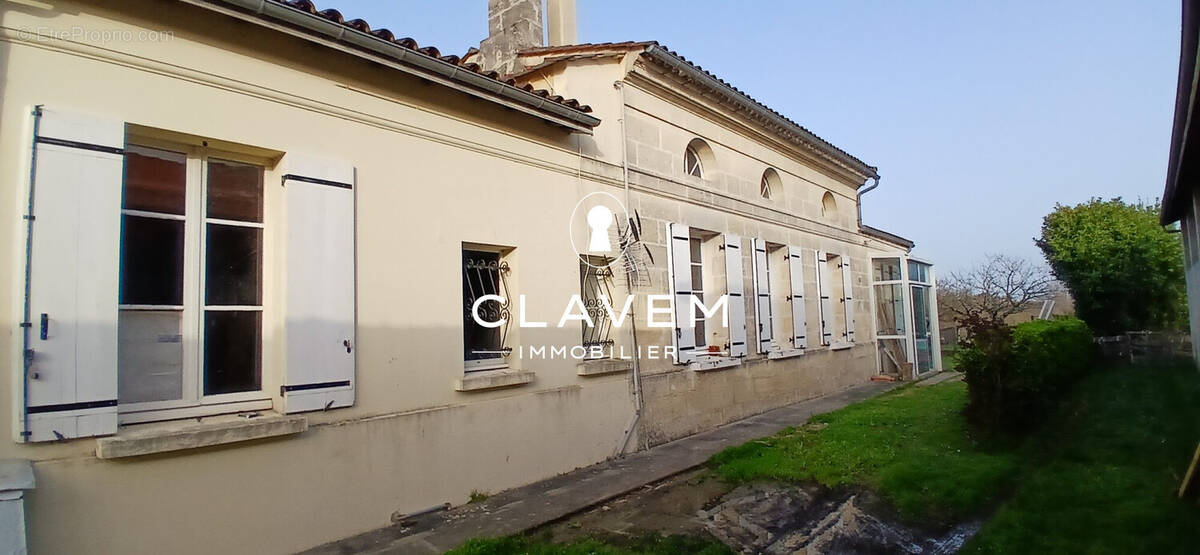 Maison à TAURIAC