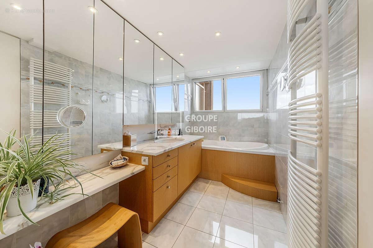 AGENCE GIBOIRE -  VENDRE - Appartement 6 pièce(s) 182 m2 dernier étage terrasse de 42m² - RENNES - photo 7