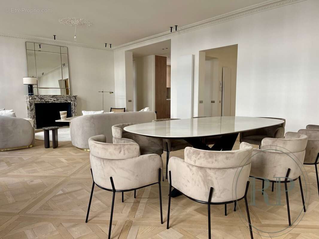 Appartement à PARIS-7E