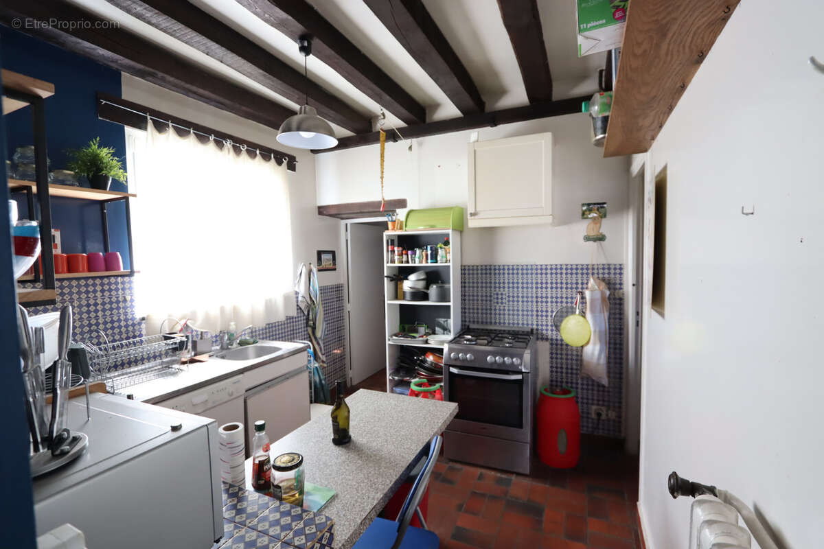 Maison ancienne indépendante, 123m2 hab, T7 avec terrain d'env 2758m2. - photo 6