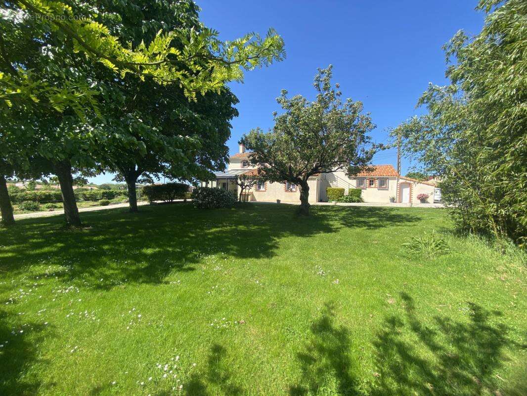 Maison à MOUTIERS-LES-MAUXFAITS