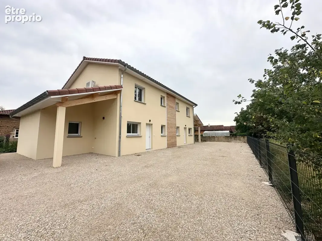 Maison sur deux niveaux - 96 m² - 4 chambres