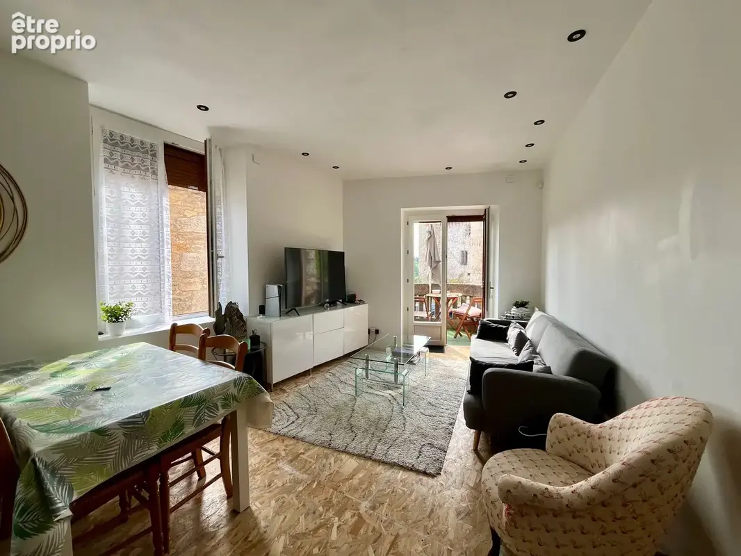 Appartement 2 chambres avec balcon et vue imprenable sur le château   Chalmazel - photo 2
