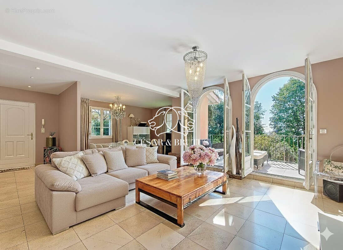 Maison 210 m² à Rillieux-La-Pape  - photo 3