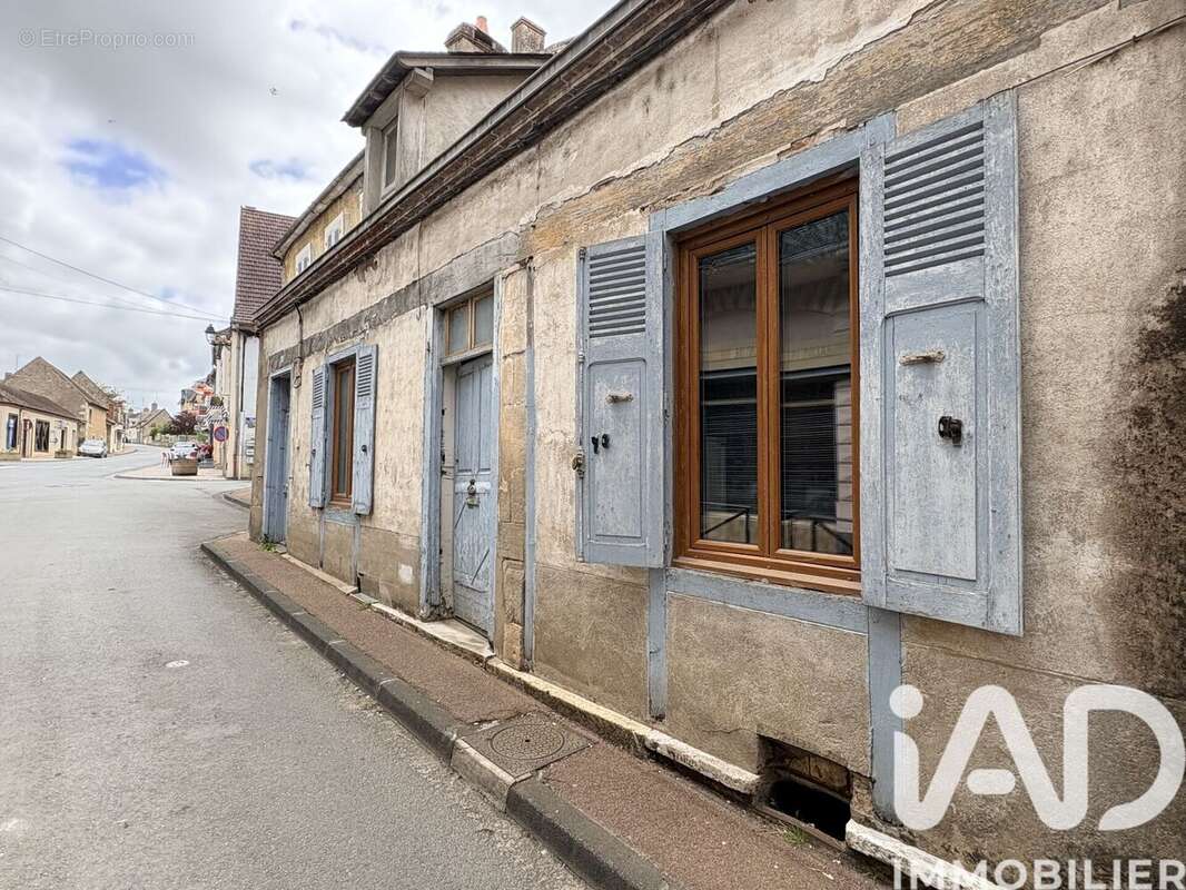 Photo 3 - Maison à AINAY-LE-CHATEAU