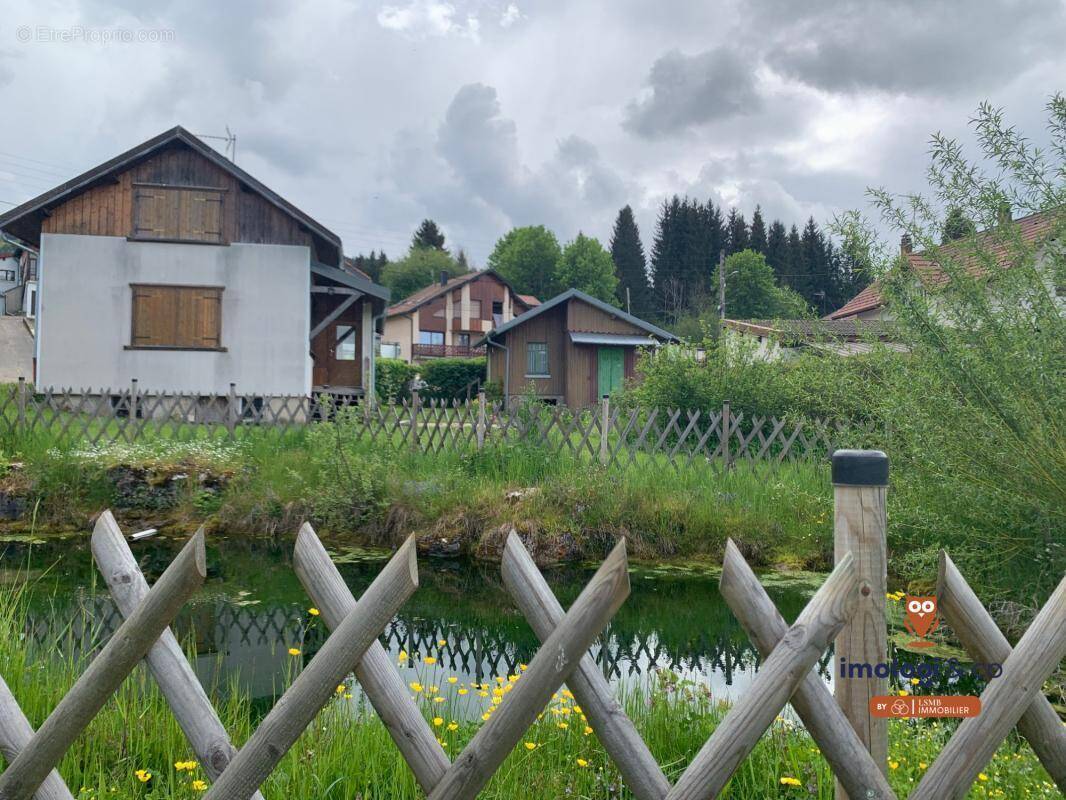 Maison à MONTPERREUX