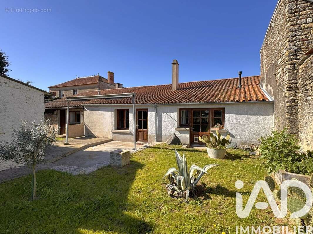 Photo 2 - Maison à LE GUE-DE-VELLUIRE