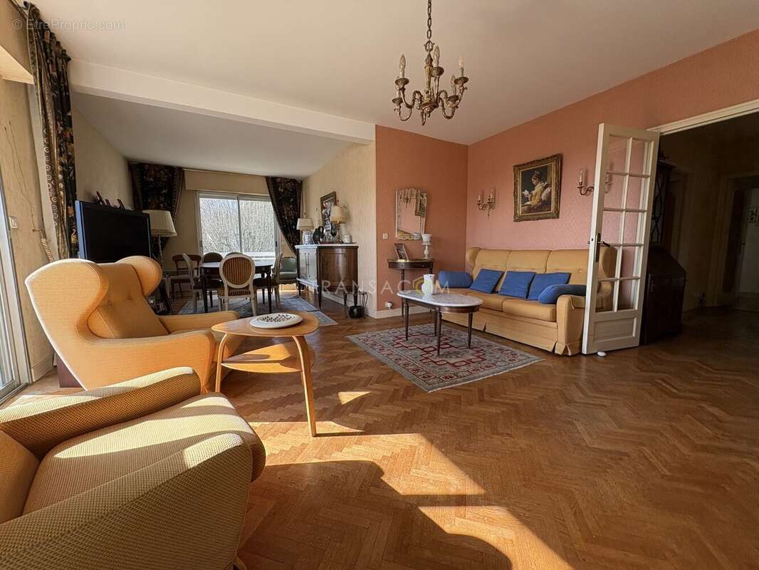 Appartement à SAINT-CYR-SUR-LOIRE