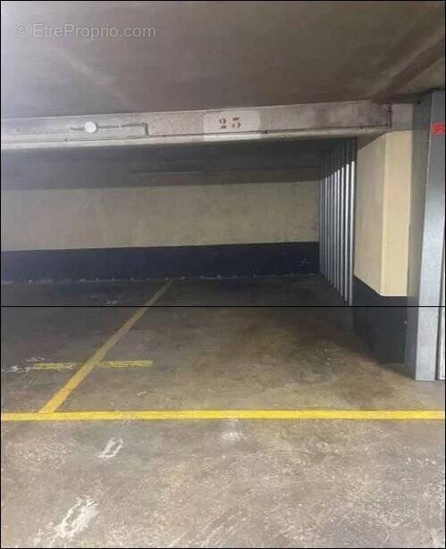 Parking à PARIS-16E