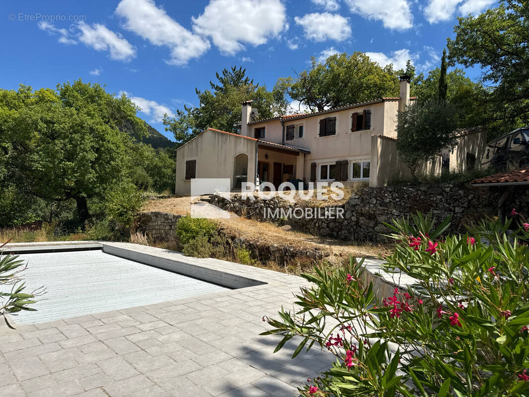 Soubès, villa indépendante F4 d'une surface habitables de 108 m2 habitables sur 4500 m2 de terrain, bon état g - photo 2
