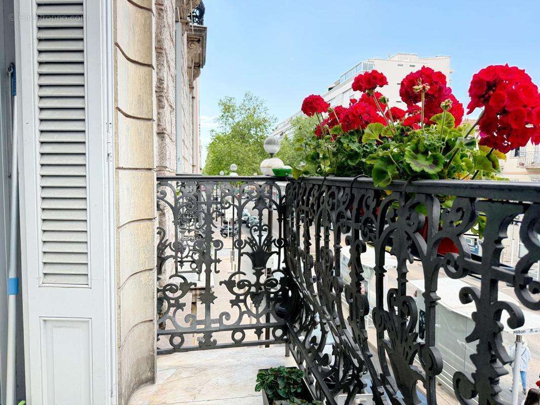 Appartement bourgeois 4P, 117 m², balcons, cave et garage – Cannes Carnot, gare à pied  - photo 13