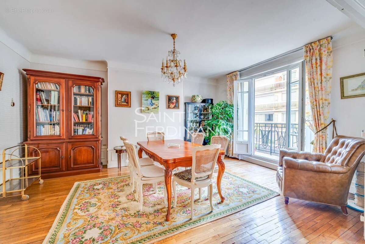 Appartement à NEUILLY-SUR-SEINE