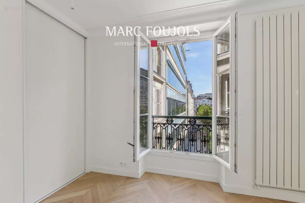 Appartement à PARIS-1E