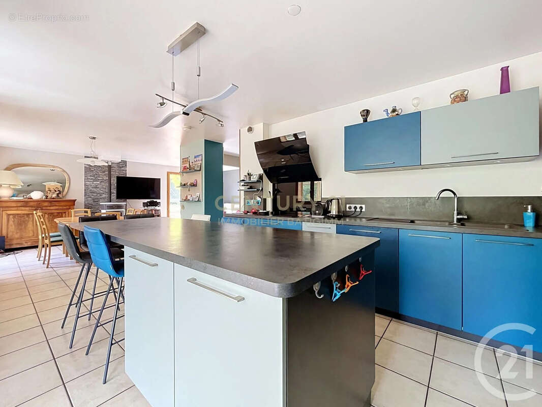 Maison 157 m² à L'isle-D'abeau  - photo 3