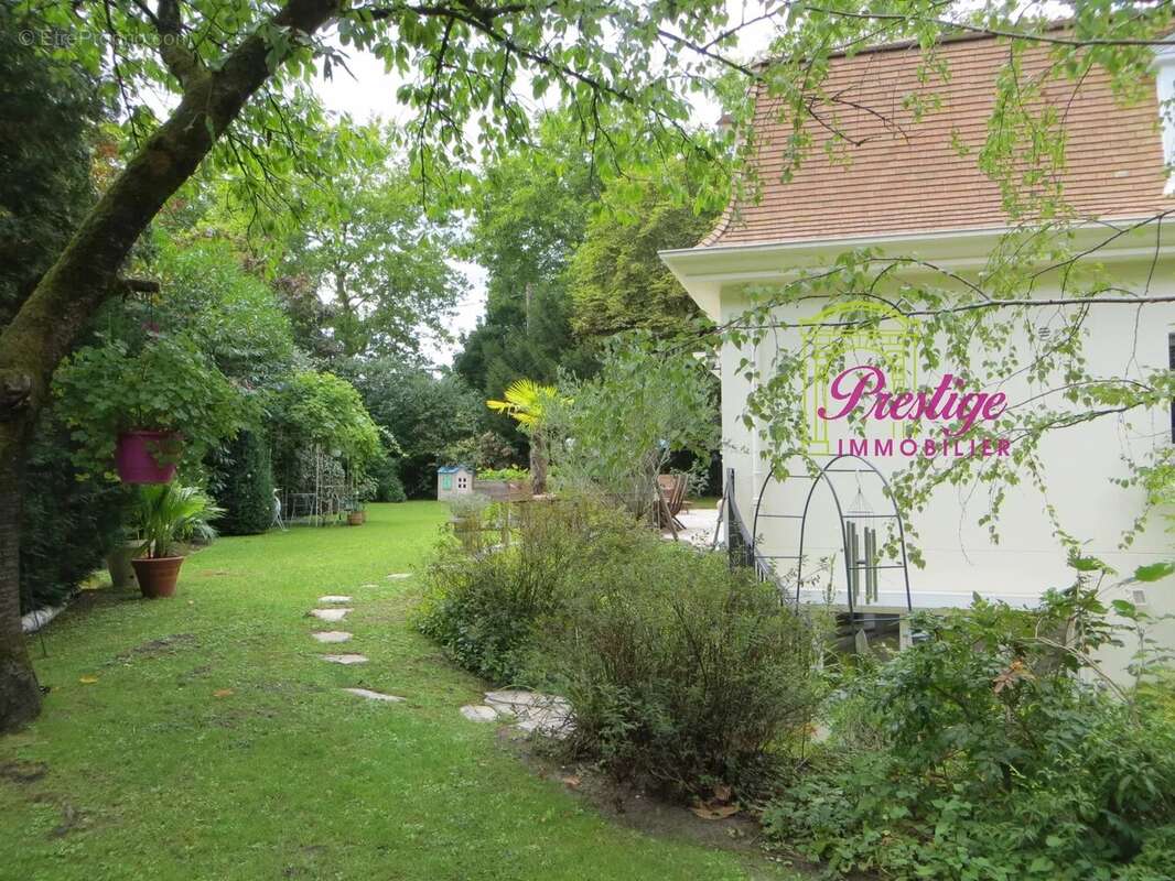 Maison à MAISONS-LAFFITTE