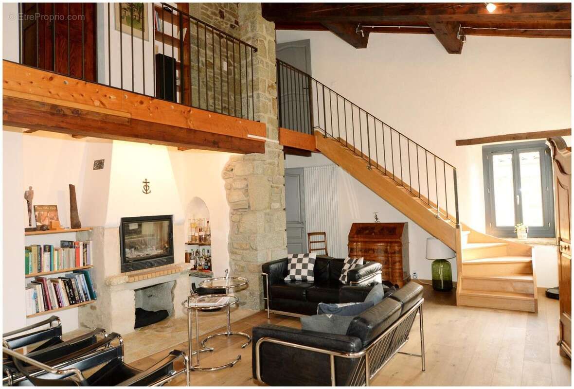 Maison 320 m² à Eyzahut  - photo 7